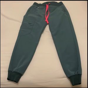 Fig scrubs tops are XS pants are XXS/P